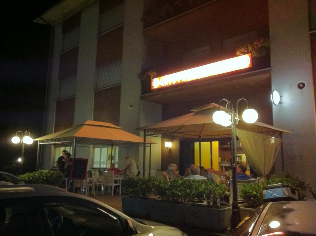Albergo Cristallo Cittiglio Εξωτερικό φωτογραφία